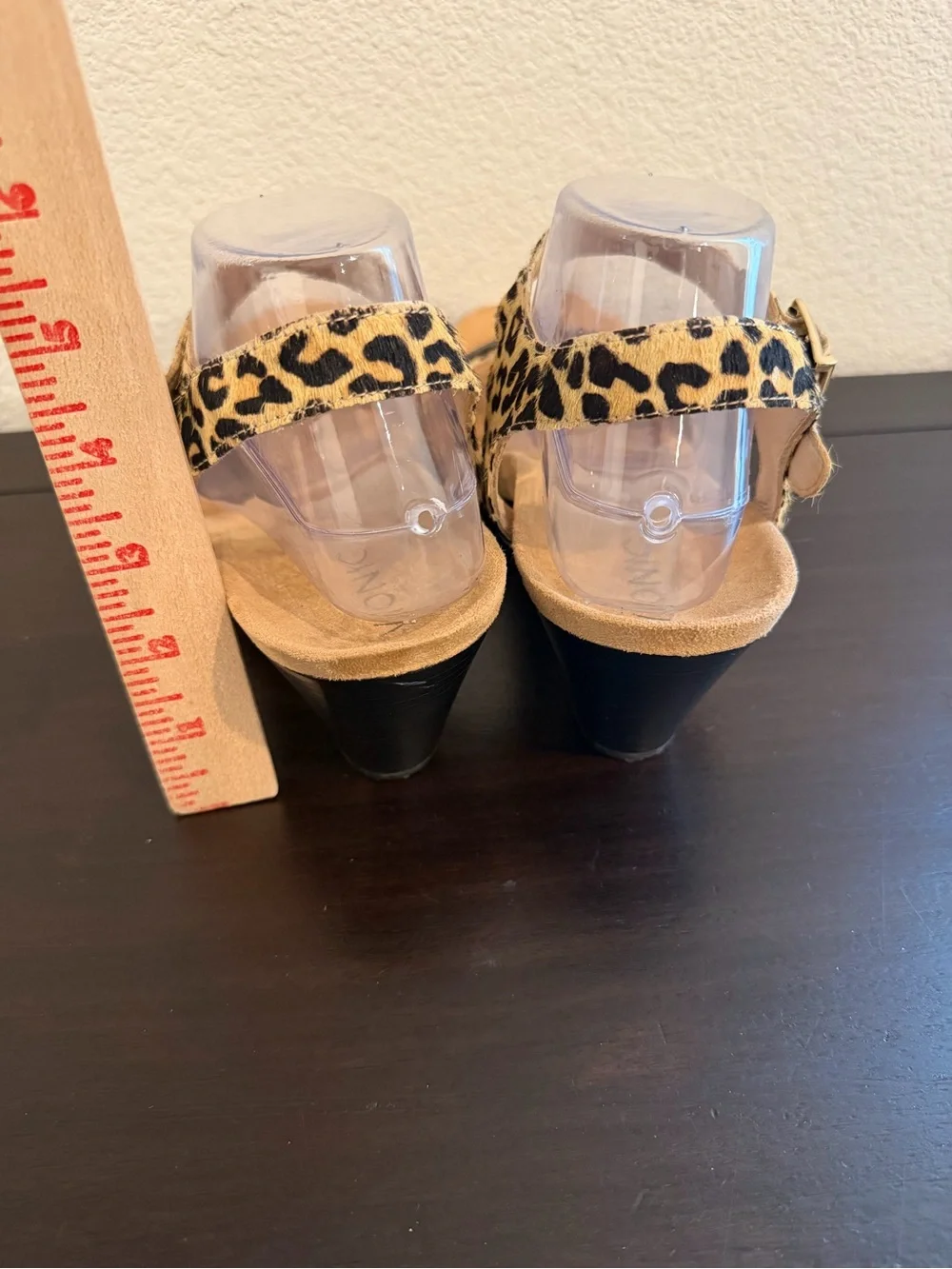 Vionic chic leopard